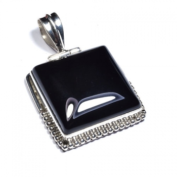 Pretty black onyx silver fashion pendant