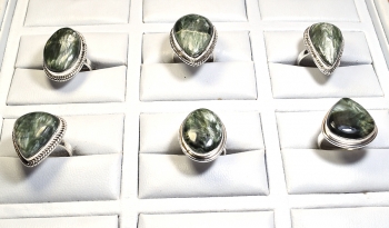 Green Seraphinite with silver flake ring